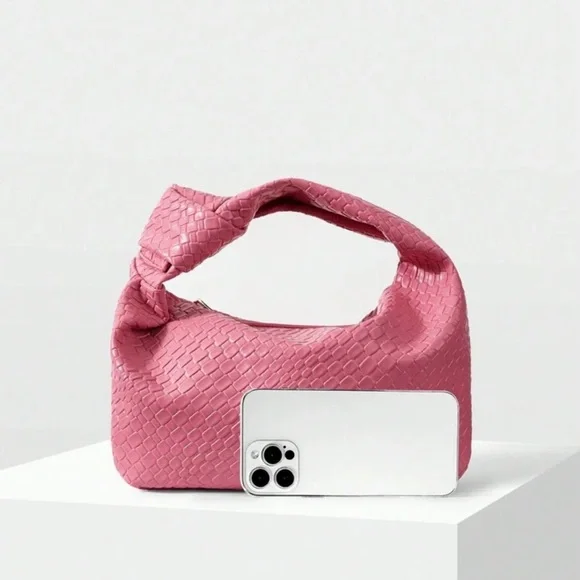 Cute bag ( looks like Bottega bags) - Picture 3 of 3